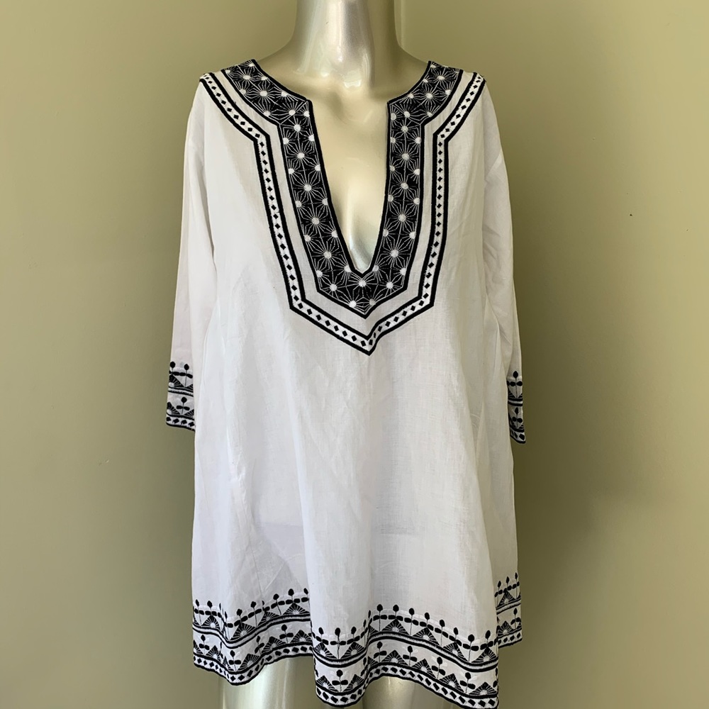 TBags Los Angeles Top Embroidered White Black Swim Beach Cover